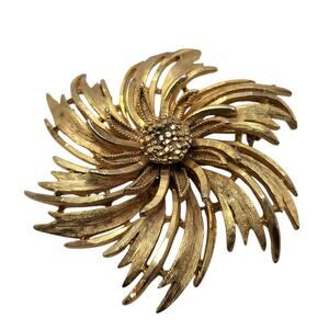 Vintage Capri Gold Tone Swirl Flower Brooch Mid Century Designer Pin